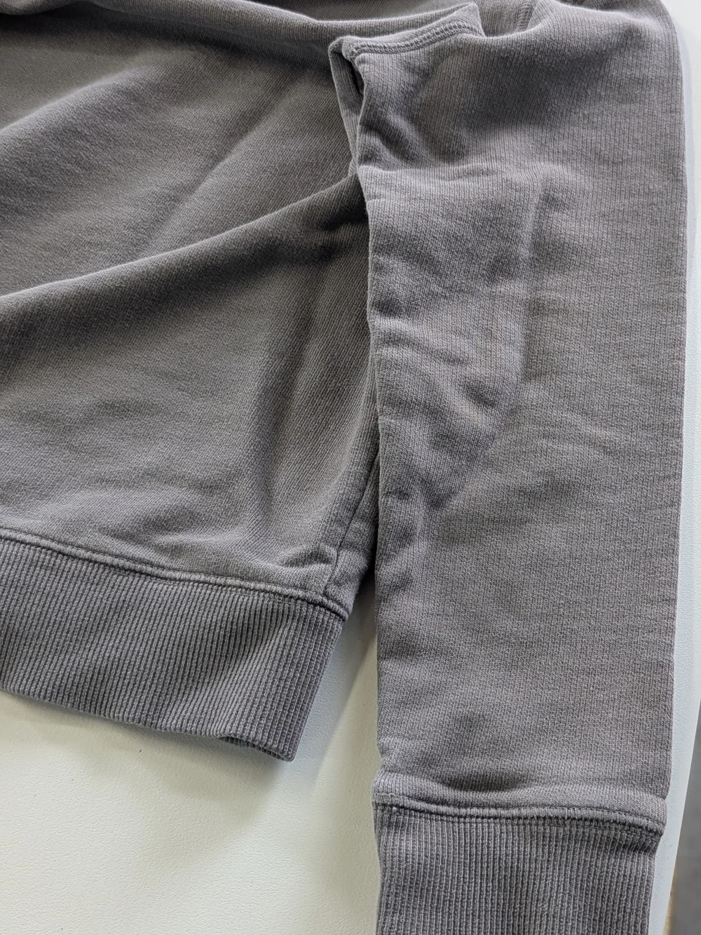 OshKosh B’gosh Boys Size 8 Gray Sweatshirt Pullover Crewneck Classic Logo